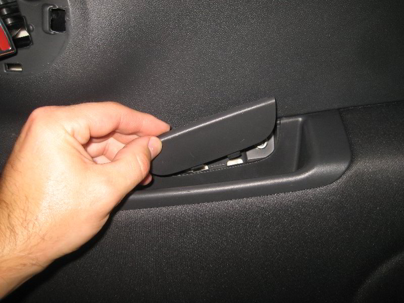 Fiat-500-Interior-Door-Panel-Removal-Guide-048