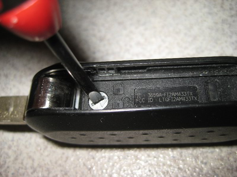 Fiat-500-Key-Fob-Battery-Replacement-Guide-017