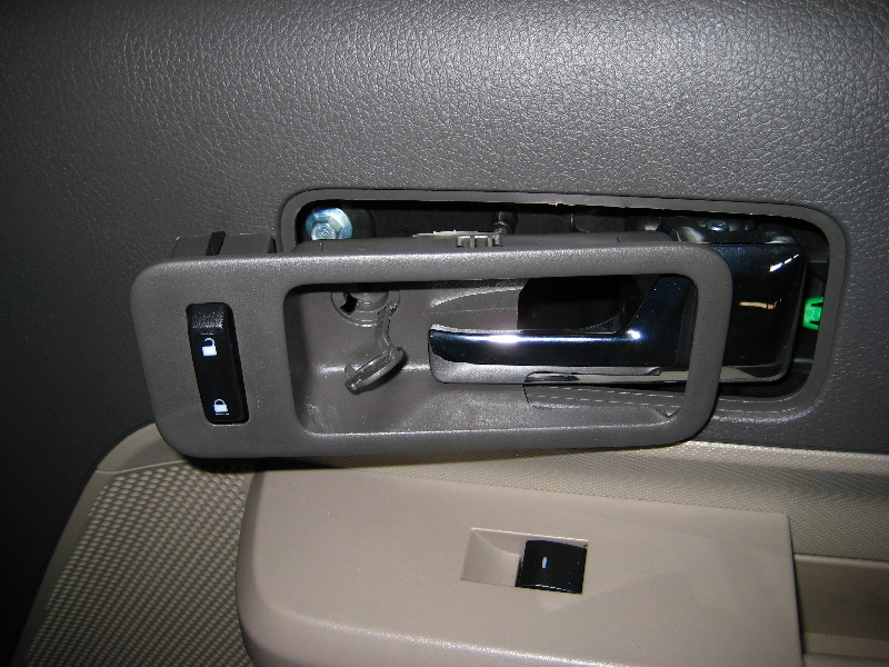 Ford-Edge-Front-Door-Speaker-Replacement-Guide-019
