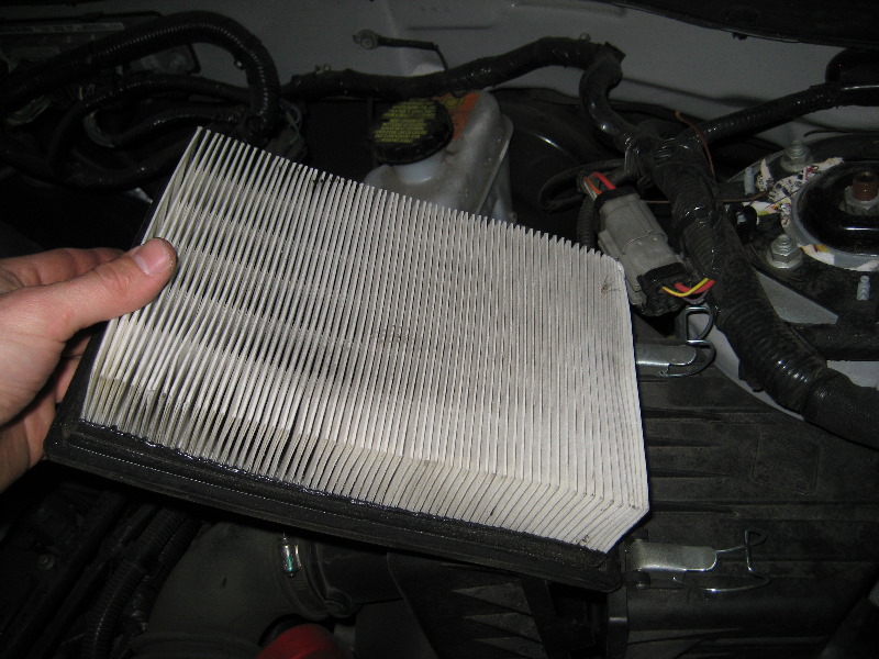 Ford-Escape-Duratec-25-Engine-Air-Filter-Replacement-Guide-006
