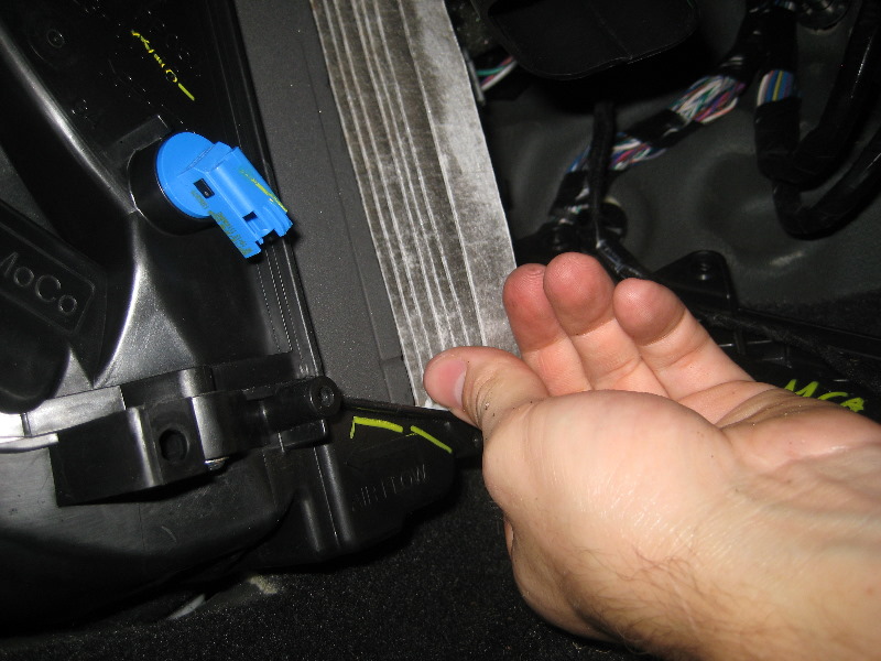Ford-Fiesta-HVAC-Cabin-Air-Filter-Replacement-Guide-031