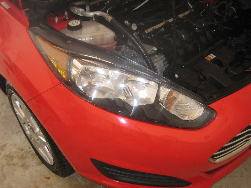 Ford-Fiesta-Headlight-Bulbs-Replacement-Guide-001