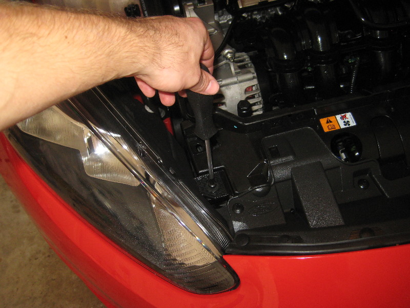 Ford-Fiesta-Headlight-Bulbs-Replacement-Guide-060