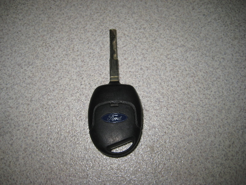 Ford-Fiesta-Key-Fob-Battery-Replacement-Guide-002