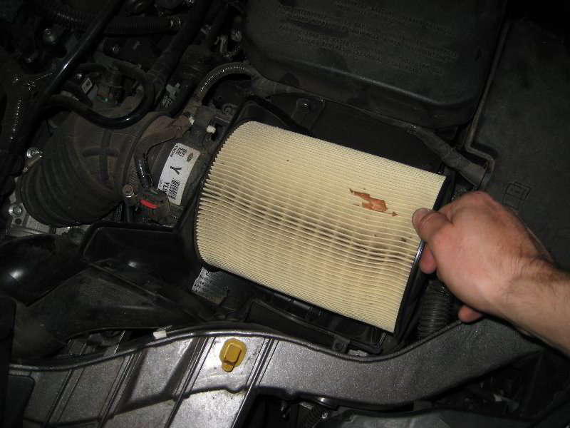 Ford-Focus-Engine-Air-Filter-Replacement-Guide-009
