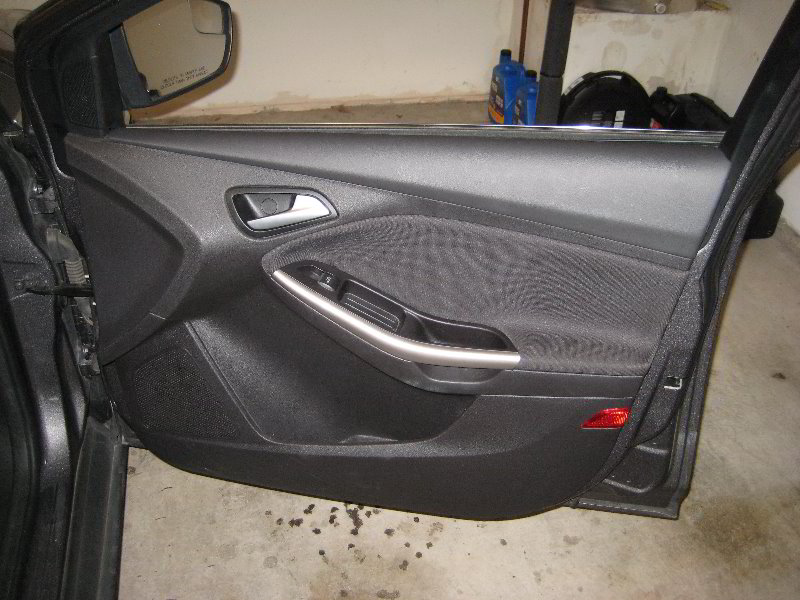 Ford-Focus-Interior-Door-Panel-Removal-Guide-063