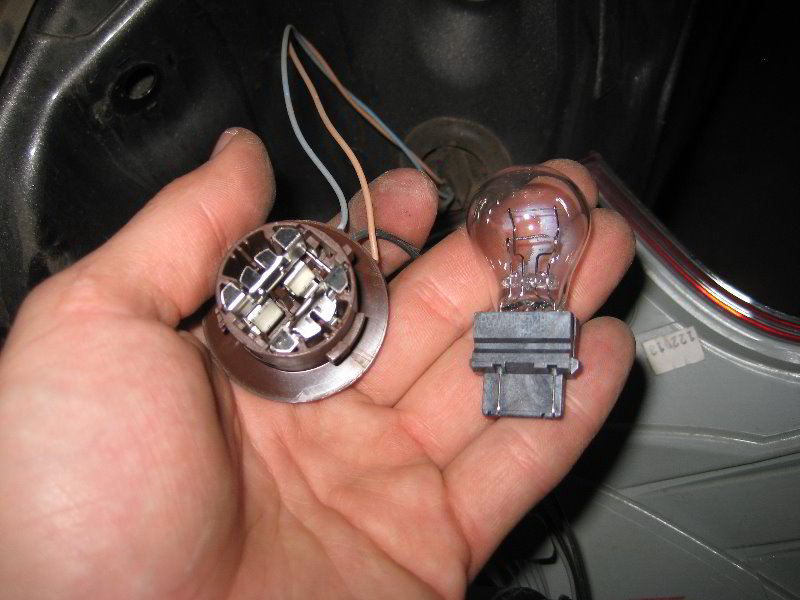 Ford-Focus-Tail-Light-Bulbs-Replacement-Guide-016