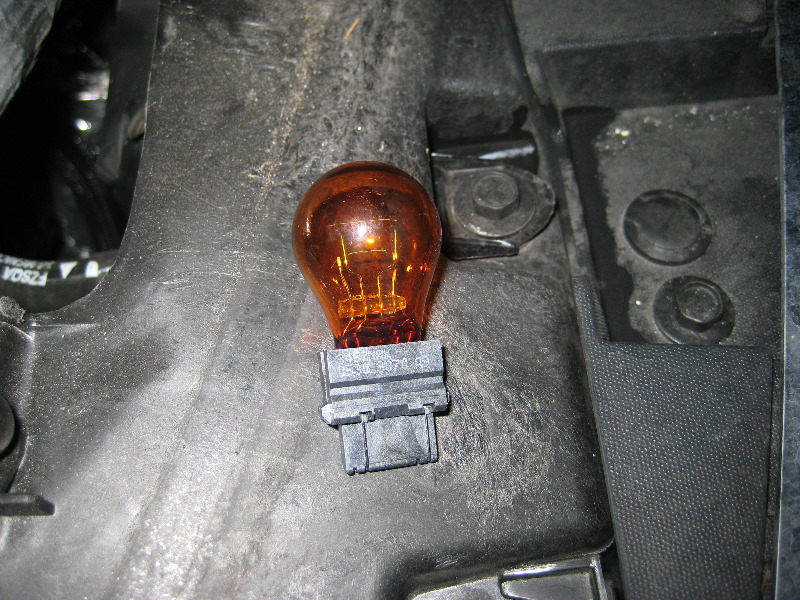 Ford-Fusion-Headlight-Bulbs-Replacement-Guide-005