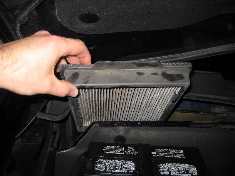 Ford-Mustang-Cabin-Air-Filter-Replacement-Guide-011