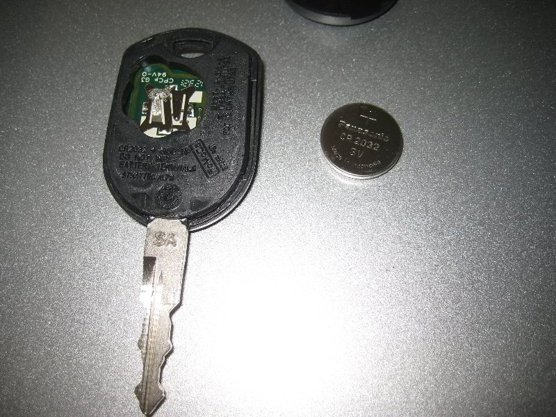 Ford-Taurus-Key-Fob-Battery-Replacement-Guide-008