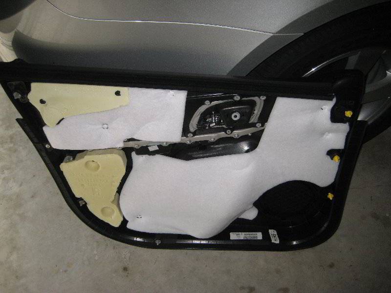 GM-Chevrolet-Cruze-Interior-Door-Panel-Removal-Guide-019