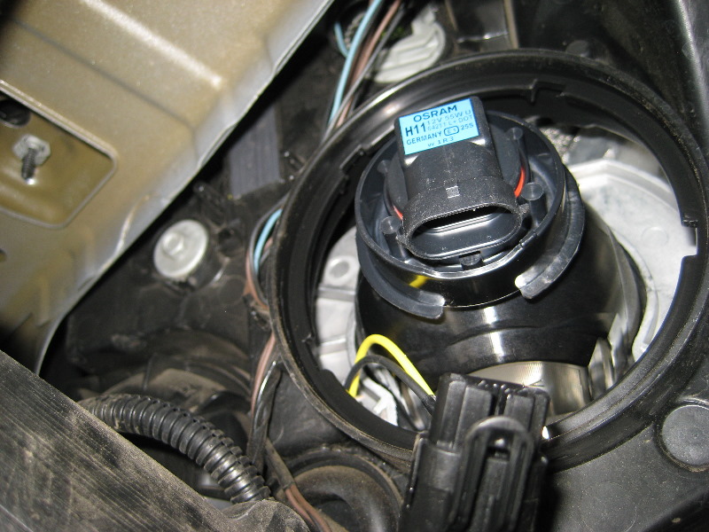 GM-Chevrolet-Equinox-Headlight-Bulbs-Replacement-Guide-013