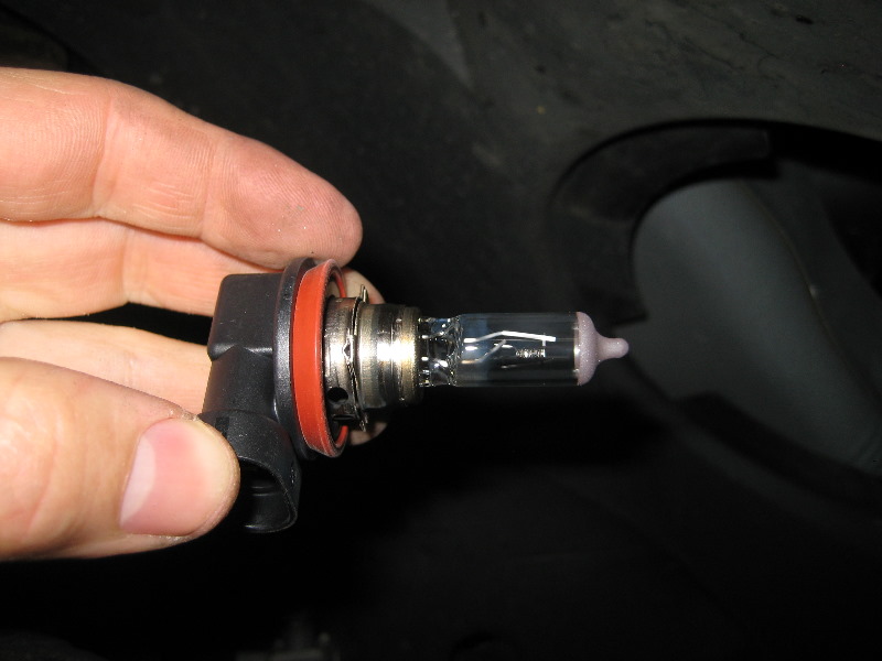 GM-Chevrolet-Equinox-Headlight-Bulbs-Replacement-Guide-015