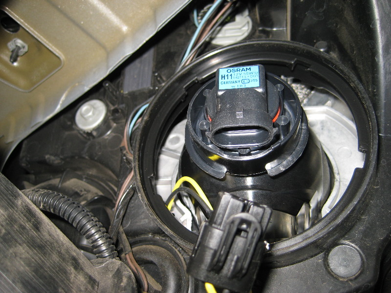GM-Chevrolet-Equinox-Headlight-Bulbs-Replacement-Guide-019