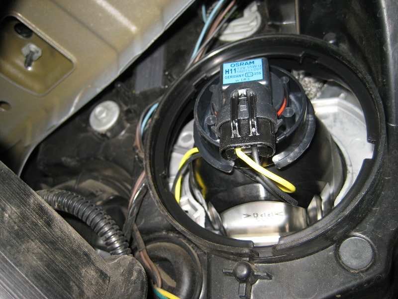 GM-Chevrolet-Equinox-Headlight-Bulbs-Replacement-Guide-020