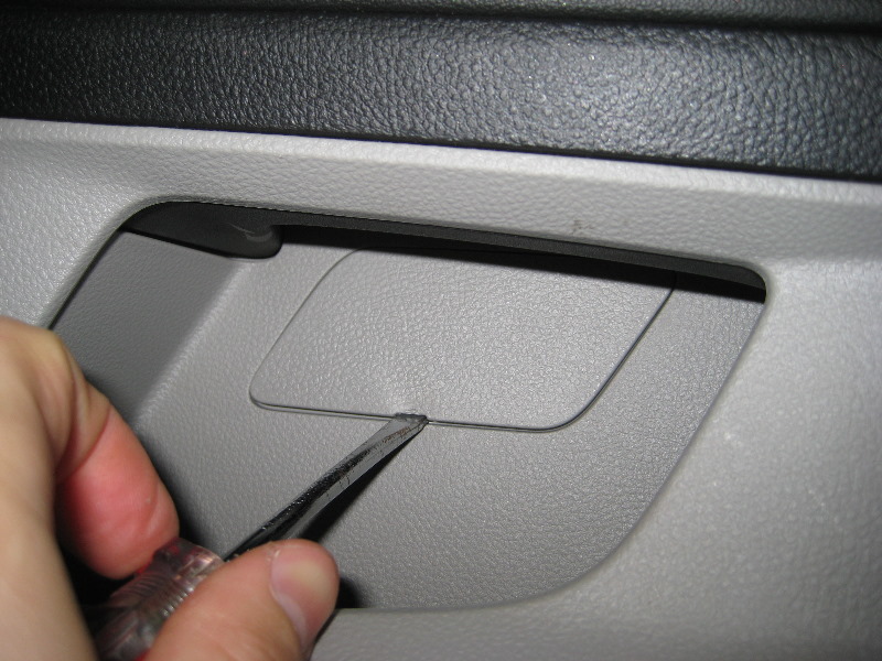 GM-Chevrolet-Equinox-Interior-Door-Panel-Removal-Guide-006