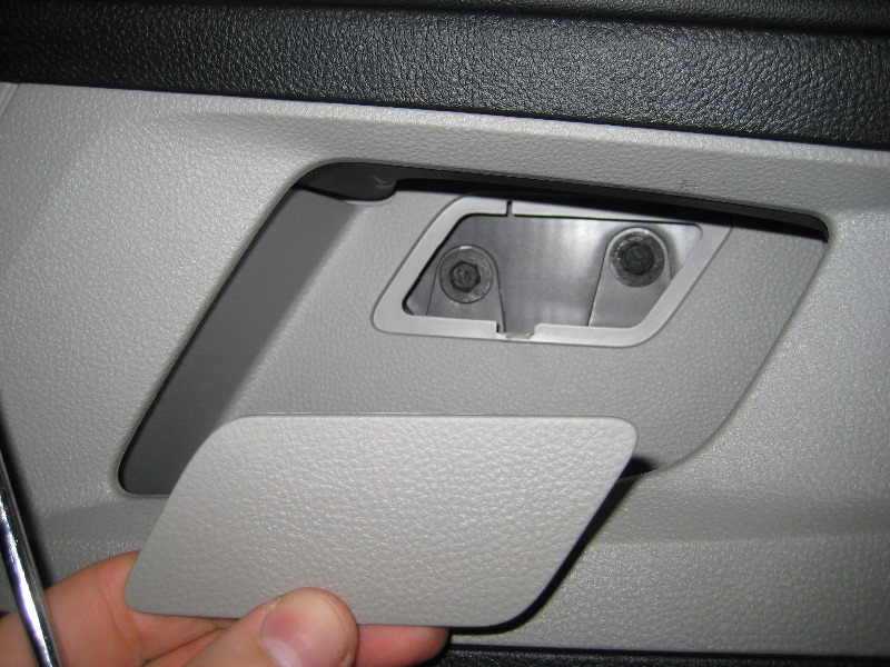 GM-Chevrolet-Equinox-Interior-Door-Panel-Removal-Guide-007