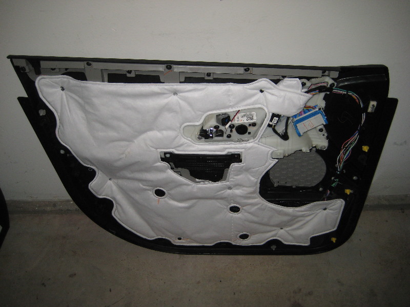 GM-Chevrolet-Equinox-Interior-Door-Panel-Removal-Guide-022