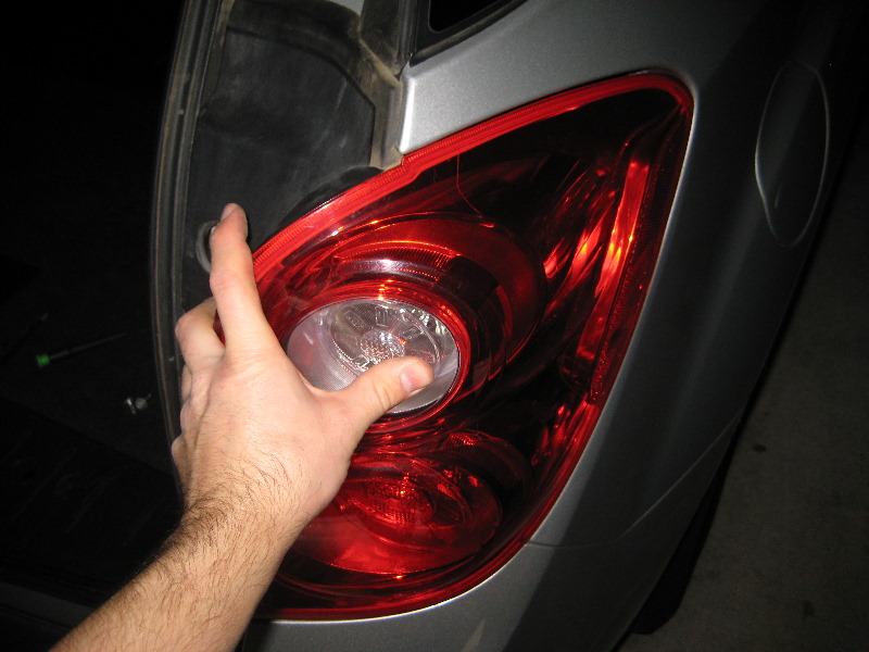 GM-Chevrolet-Equinox-Tail-Light-Bulbs-Replacement-Guide-028