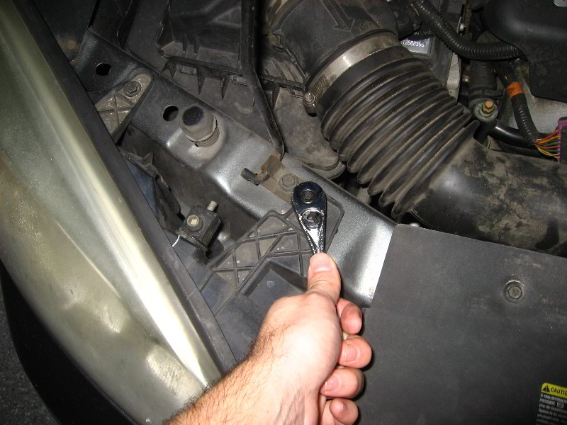 GM-Chevy-Malibu-Headlight-Bulbs-Replacement-Guide-002