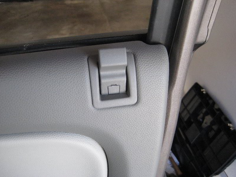 GM-Chevrolet-Tahoe-Interior-Door-Panel-Removal-Guide-007