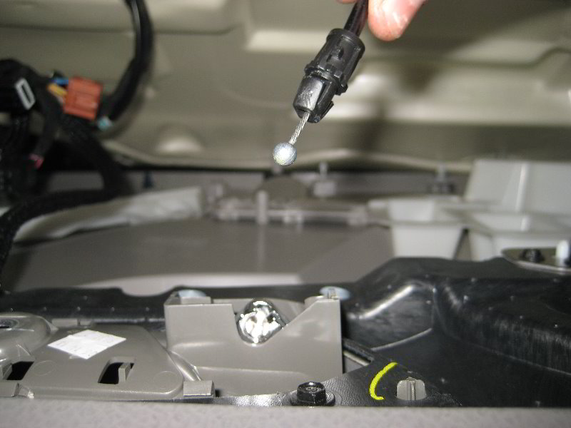GM-Chevrolet-Tahoe-Interior-Door-Panel-Removal-Guide-030