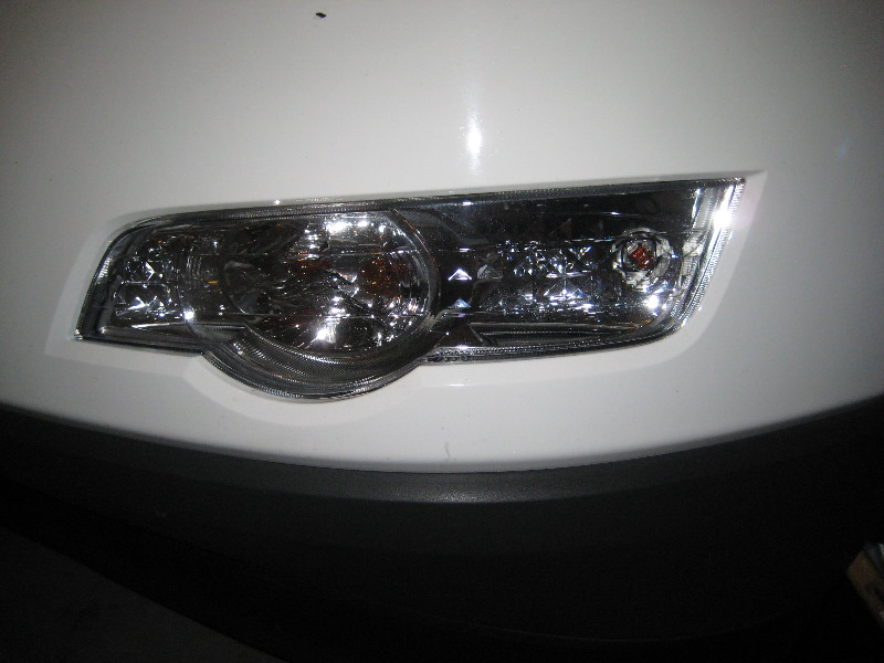 GM-Chevrolet-Traverse-Headlight-Bulbs-Replacement-Guide-022