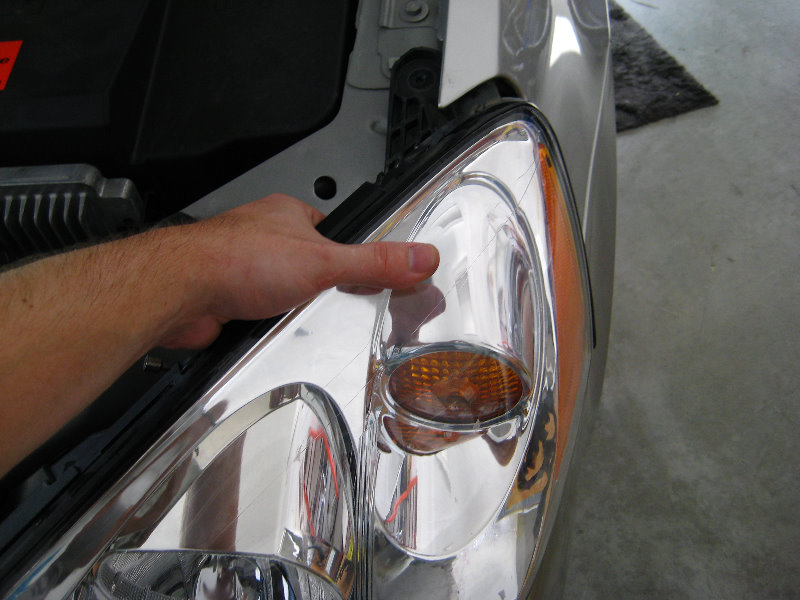 GM-Pontiac-G6-GT-Headlight-Bulbs-Replacement-Guide-012