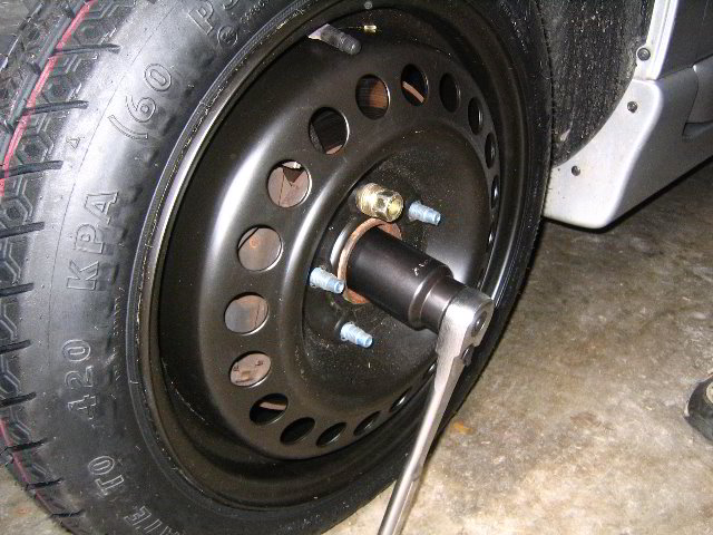 GM-Pontiac-Wheel-Bearing-Hub-Assembly-Repair-10