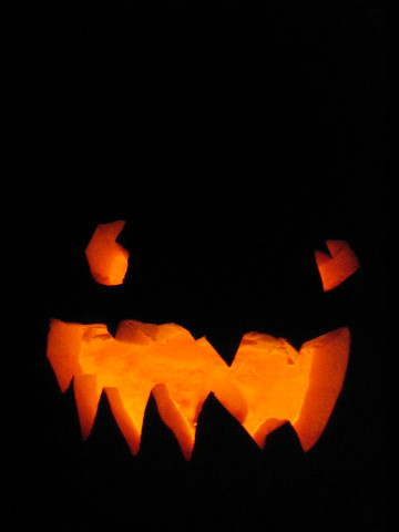 Halloween-Pumpkin-Carving-01