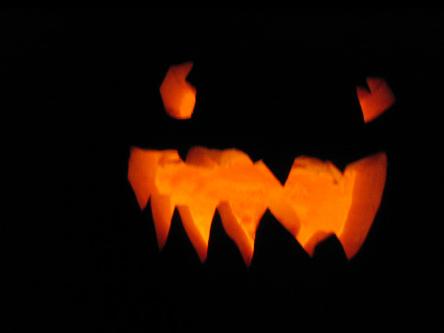 Halloween-Pumpkin-Carving-02