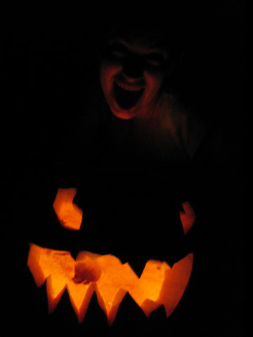 Halloween-Pumpkin-Carving-04