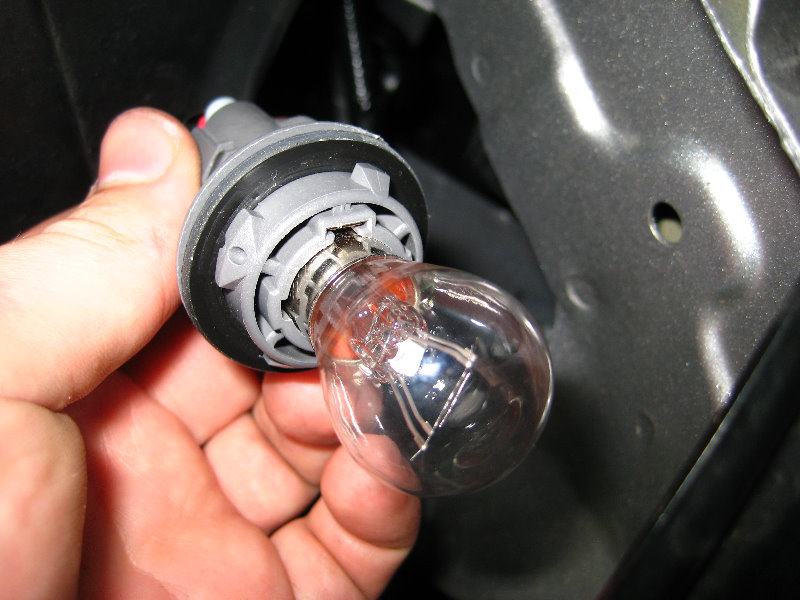 Honda-Accord-Headlight-Bulbs-Replacement-Guide-046