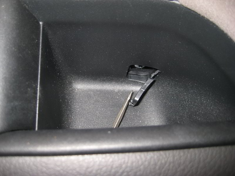 Honda-Accord-Interior-Door-Panel-Removal-Guide-009