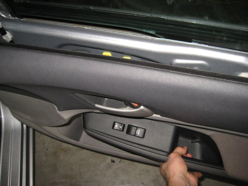 Honda-Accord-Interior-Door-Panel-Removal-Guide-020