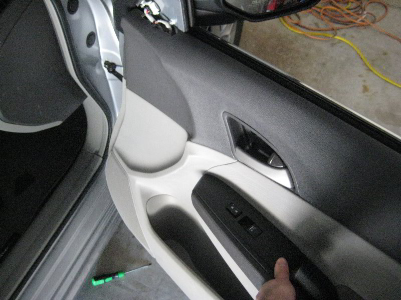 Honda-Accord-Interior-Door-Panel-Removal-Guide-060