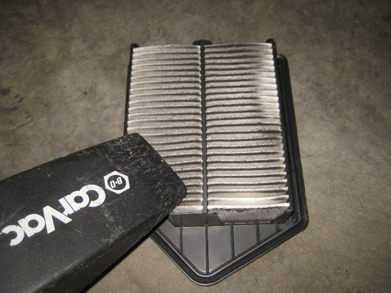 Honda-CR-V-Engine-Air-Filter-Replacement-Guide-012