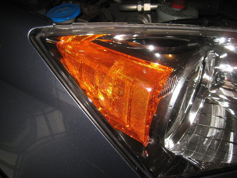 Honda-CR-V-Headlight-Bulbs-Replacement-Guide-028