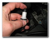 Honda-CR-V-Headlight-Bulbs-Replacement-Guide-033