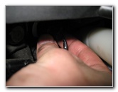 Honda-CR-V-Headlight-Bulbs-Replacement-Guide-035
