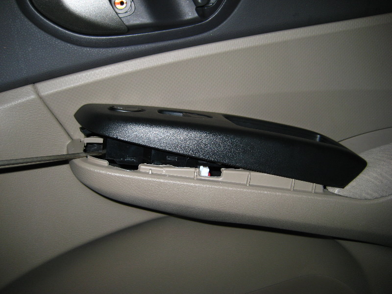 Honda-Civic-Front-Door-Speaker-Replacement-Guide-011
