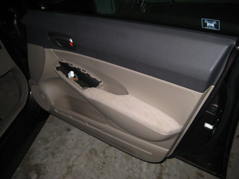Honda-Civic-Front-Door-Speaker-Replacement-Guide-018