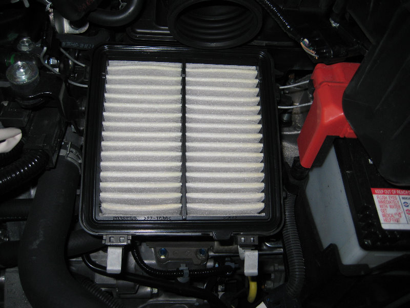Honda-Fit-Jazz-Engine-Air-Filter-Cleaning-Replacement-Guide-008