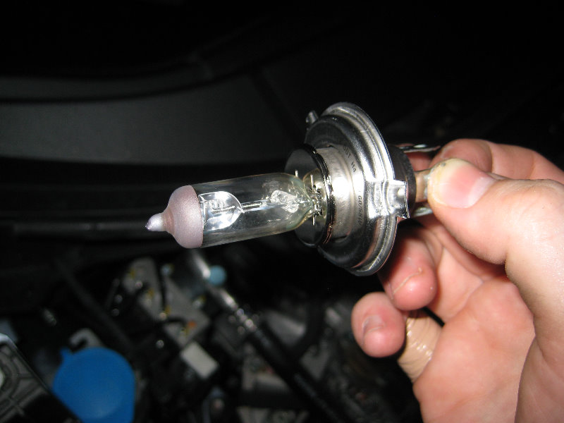 Honda-Fit-Jazz-Headlight-Bulbs-Replacement-Guide-019