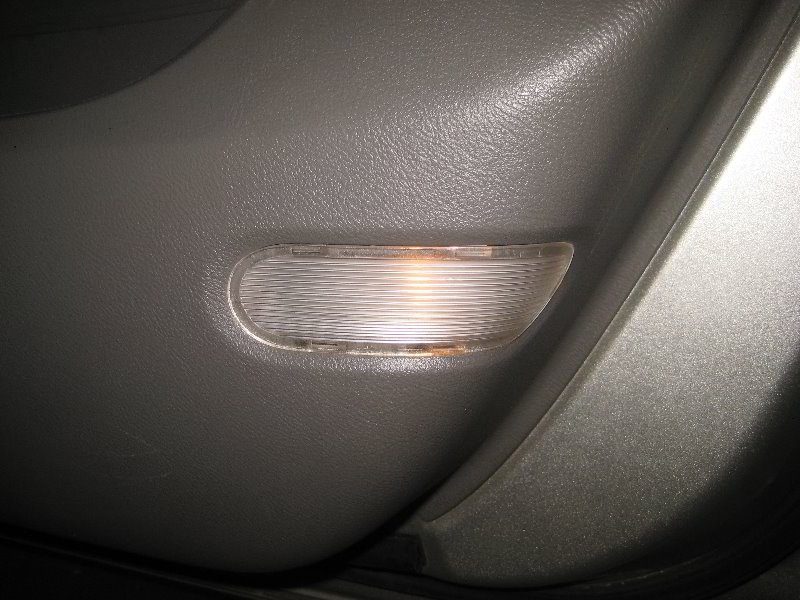 Honda-Odyssey-Courtesy-Step-Light-Bulb-Replacement-Guide-002