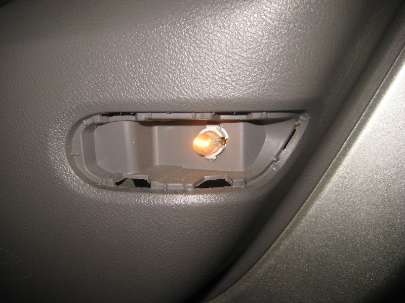 Honda-Odyssey-Courtesy-Step-Light-Bulb-Replacement-Guide-005