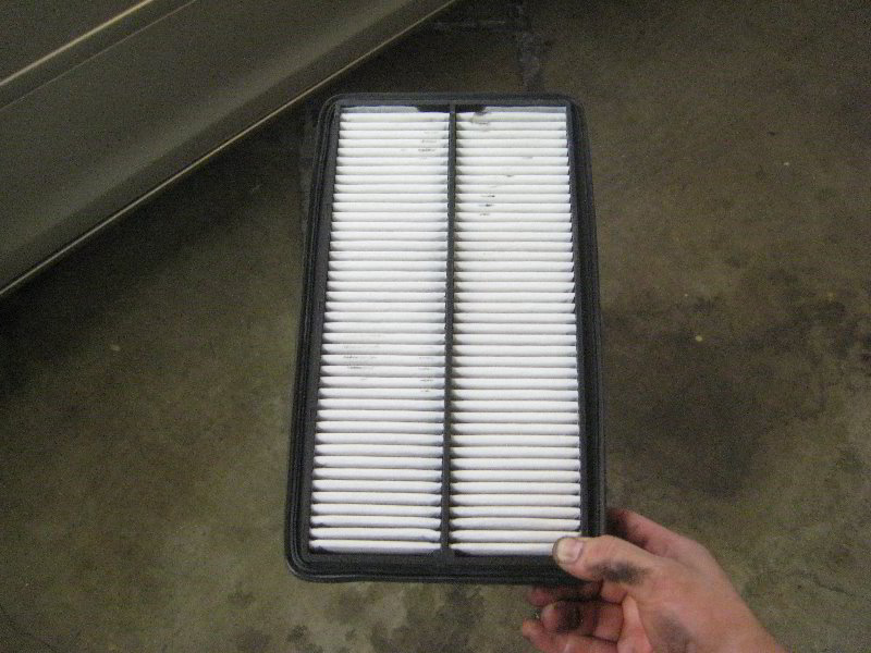Honda-Odyssey-Engine-Air-Filter-Replacement-Guide-009