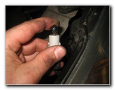 Honda-Odyssey-Headlight-Bulbs-Replacement-Guide-017