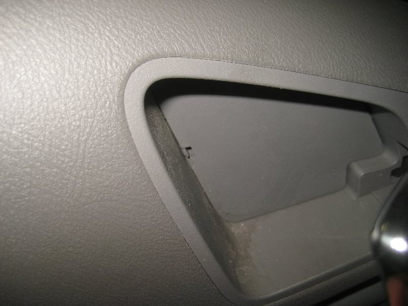 Honda-Odyssey-Interior-Door-Panel-Removal-Guide-005
