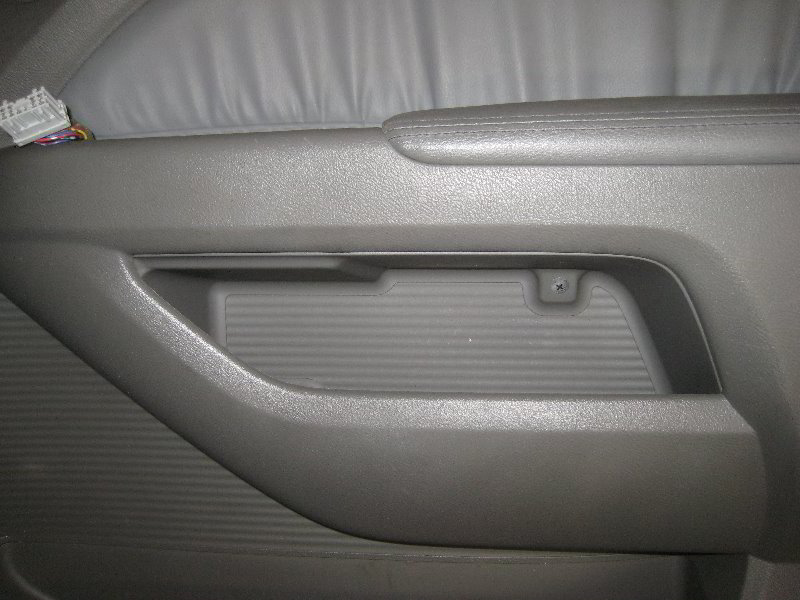 Honda-Odyssey-Interior-Door-Panel-Removal-Guide-022